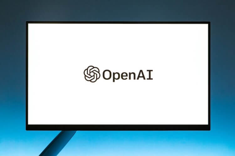 تصویر لوگوی Open AI روی صفحه کامپیوتر