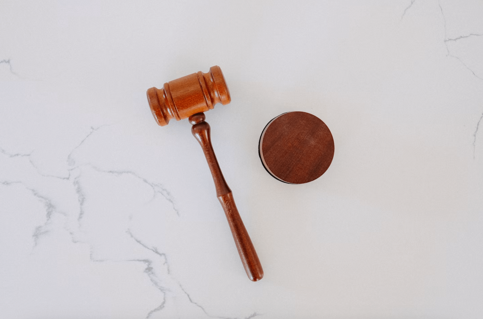 A judge's gavel on top of a white countertop