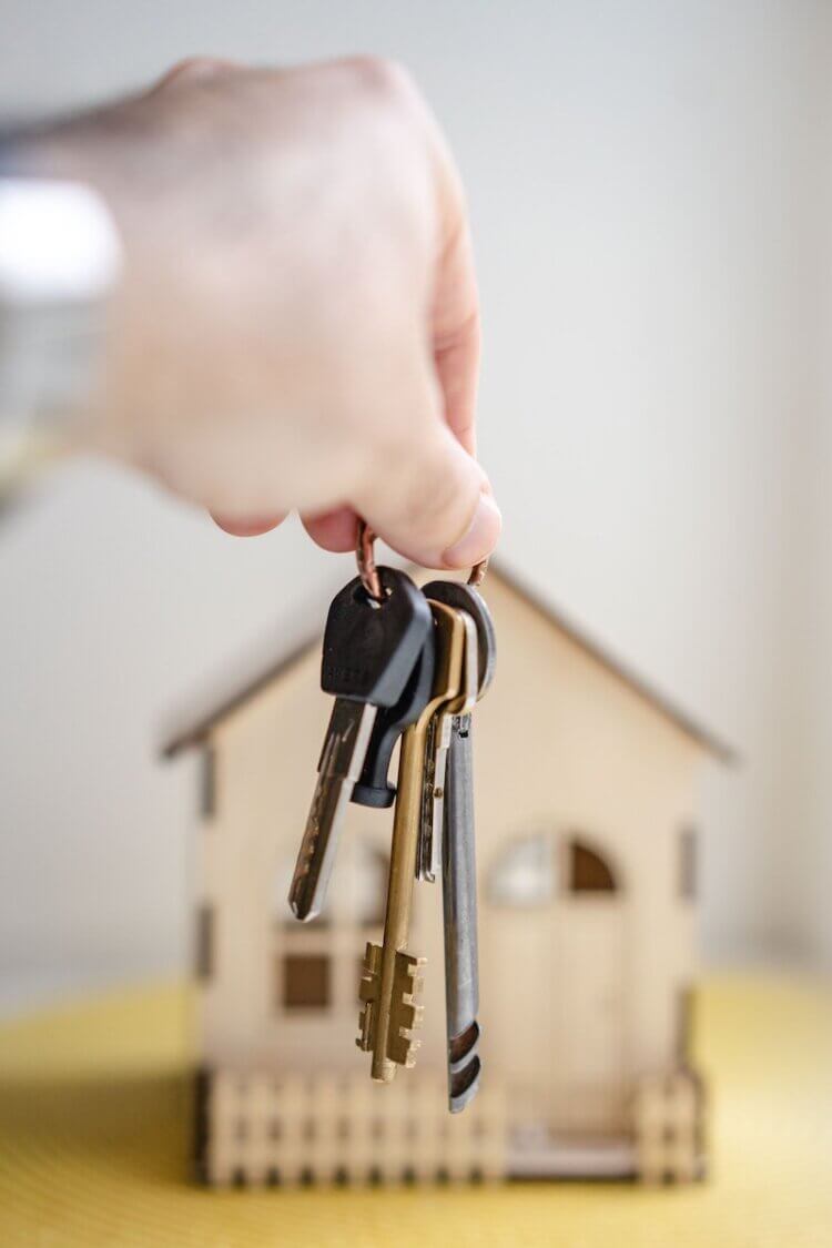 House keys in front of a model ،use